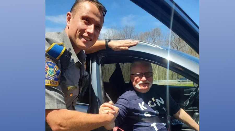 By chance, Polish cop helps Lech Walesa with flat tire in US